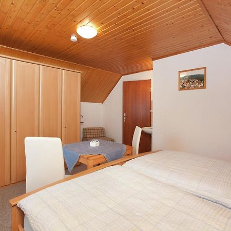 Flat In Polle Near The Forest Екстериор снимка