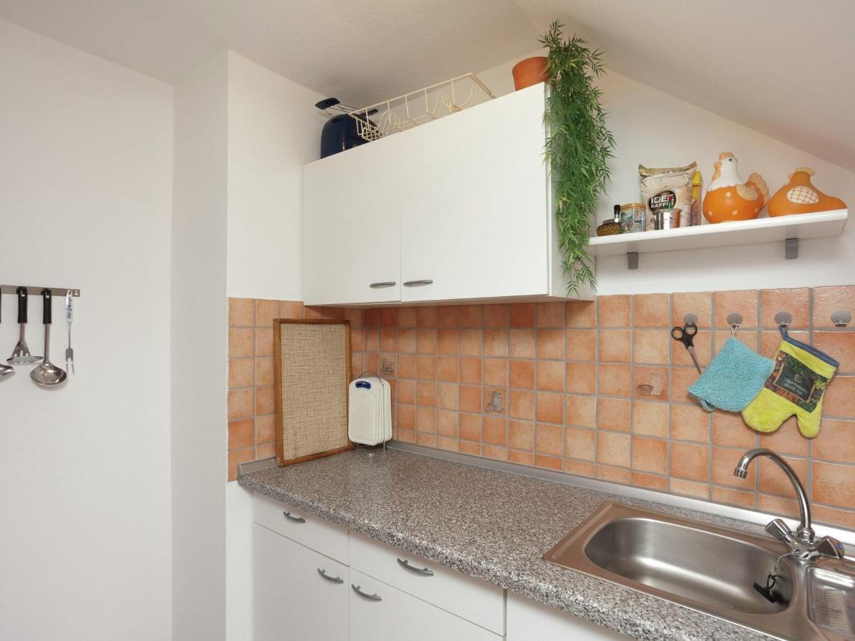 Flat In Polle Near The Forest Екстериор снимка