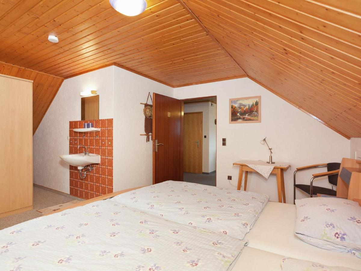 Flat In Polle Near The Forest Екстериор снимка
