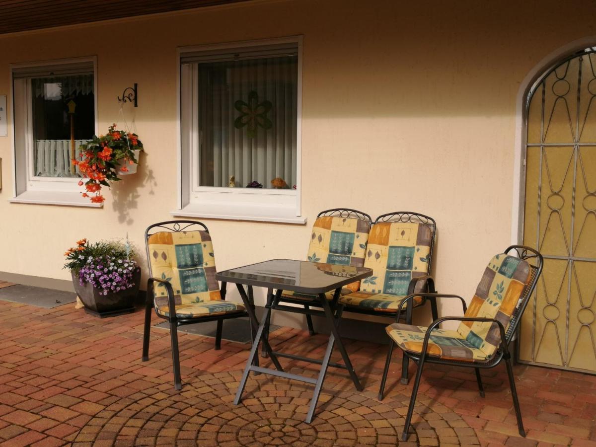 Flat In Polle Near The Forest Екстериор снимка