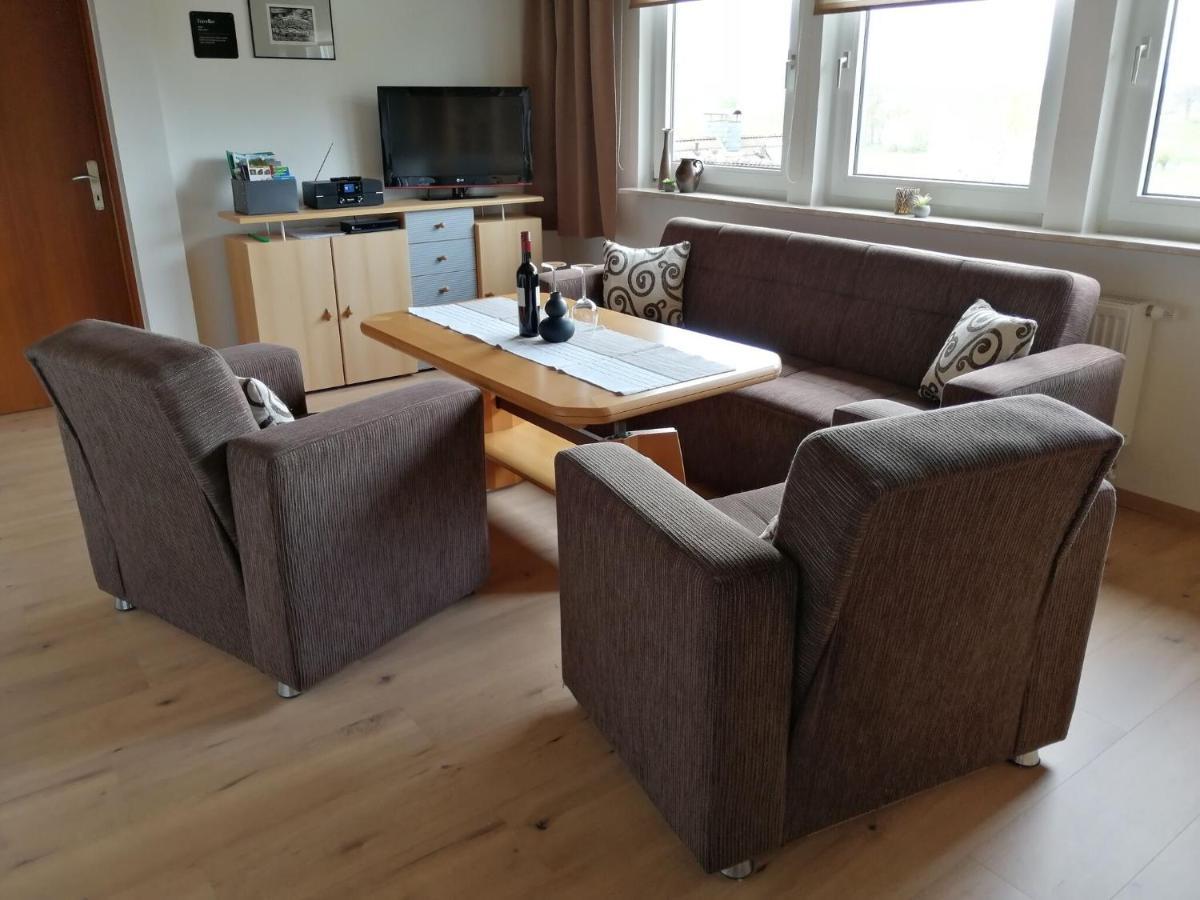Flat In Polle Near The Forest Екстериор снимка