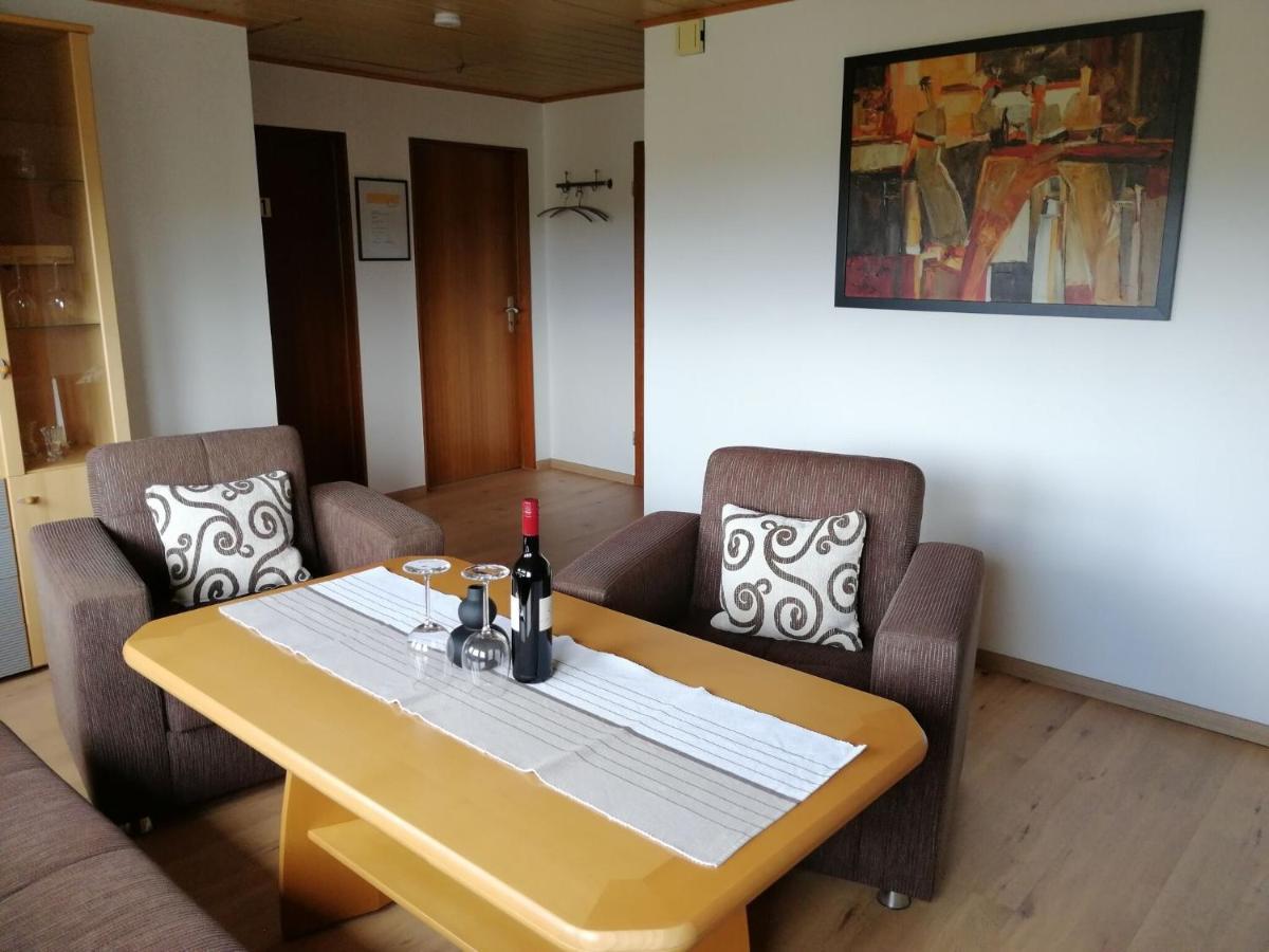 Flat In Polle Near The Forest Екстериор снимка