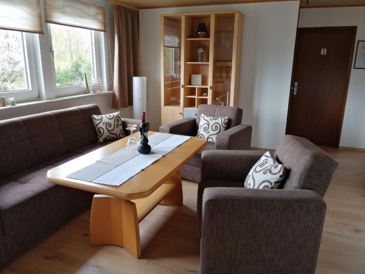 Flat In Polle Near The Forest Екстериор снимка
