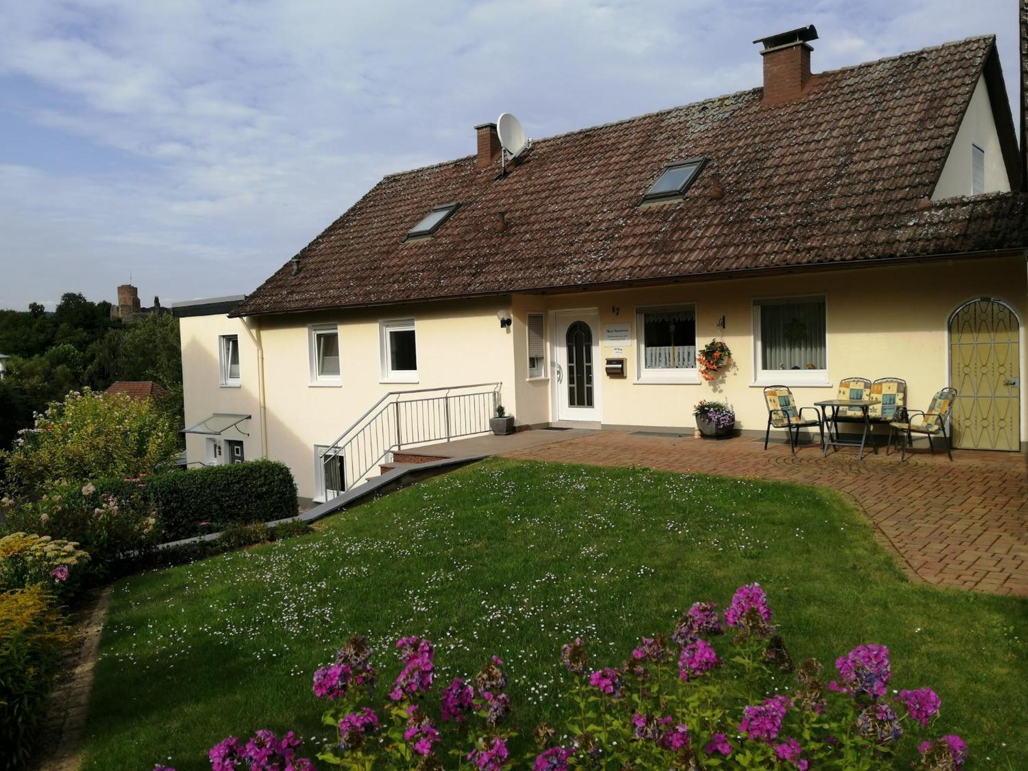Flat In Polle Near The Forest Екстериор снимка